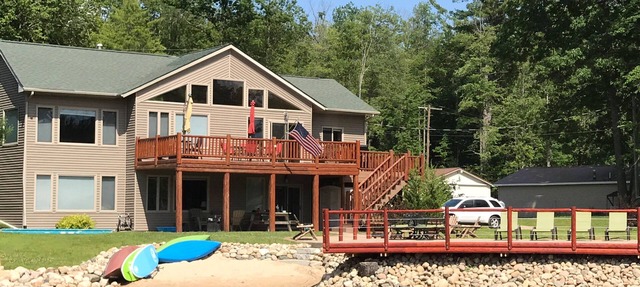 RELAXING FAMILY RETREAT ON SECORD LAKE in Gladwin