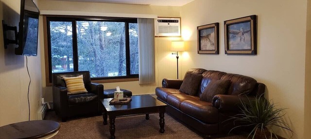 Renovated Four Bedroom Apartment for your group in St. Cloud