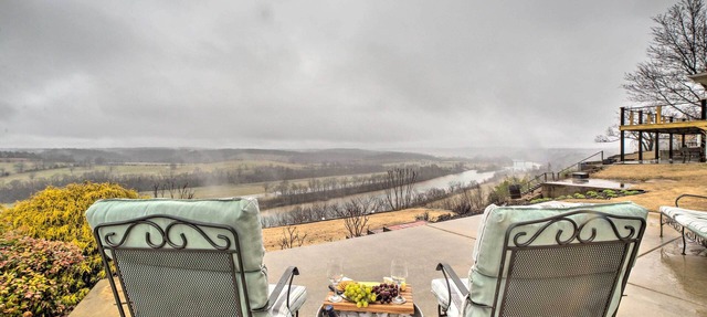 Riverfront Arkansas Retreat Near Fishing & Hiking! in Cotter