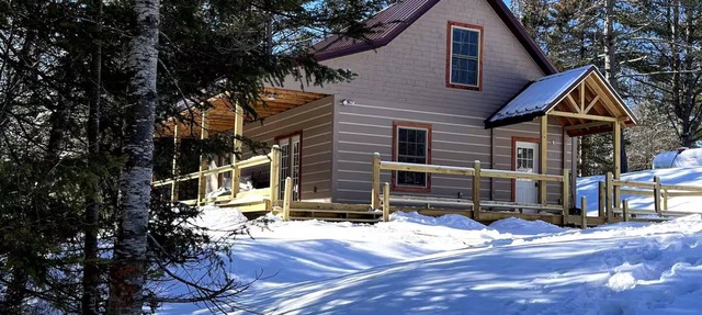 Riverfront Cabin: The Cozy Southern Brook Trout Lodge in Luzene