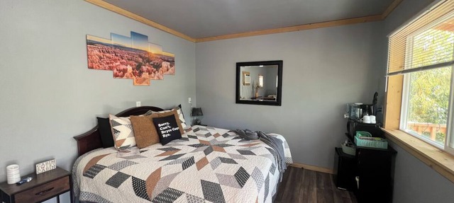 Riverfront cabin with a fitness center and a hot tub in Sevier