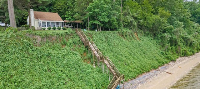 Riverfront Cottage w/Private Beach Near Wmsburg in Surry