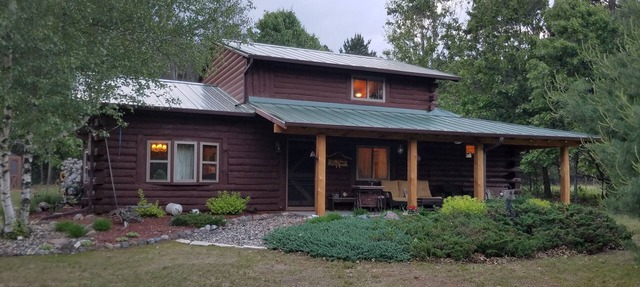 Rustic but modern log cabin in Montello on 10 acres 1/2 hour from WI Dells in Montello