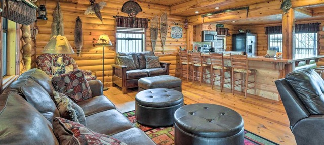 Rustic Cabin in Roaring River State Park! in Eagle Rock