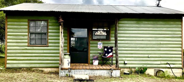 Rustic cabin with peaceful view of windmill, pond and great sunsets. Gated. in Gustine