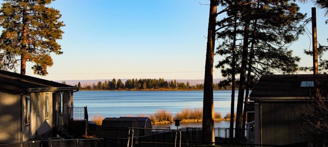 Rustic Charm Meets Lakeside Bliss in Pine Hollow in Tygh Valley