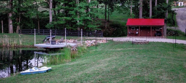 Rustic country getaway with private lake! - Great for large groups and families in Newark