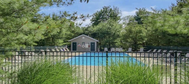 Rustic Elegance! Pool, Fire Pit, Hot Tub, Screened Porch & more! in Saugatuck