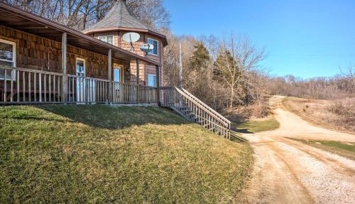 Rustic Iowa Cabin: 10 Mi to Maquoketa Caves in Spragueville