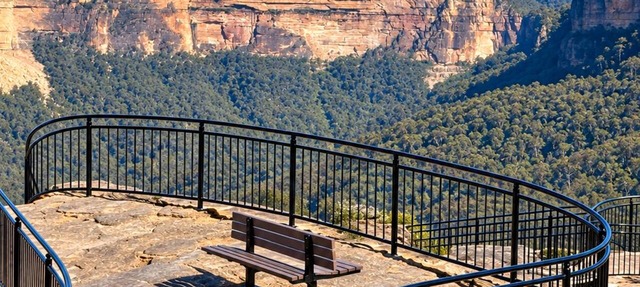 Rustic Pine Escape- Luxury Cabin in the Blue Mountains. Sleeps up to 10 people. in Medlow Bath