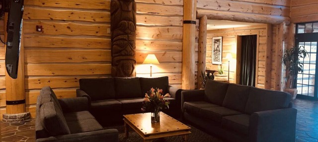 Rustic Retreat | Peaceful Countryside Room with Ensuite Bath & Pool Access in Vancouver