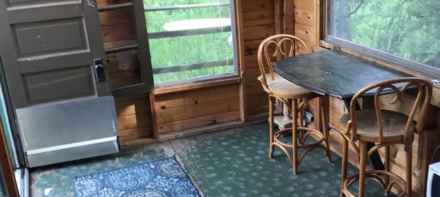 Rustic Treehouse on fabulous private boating, fishing and swimming lake in Mesick