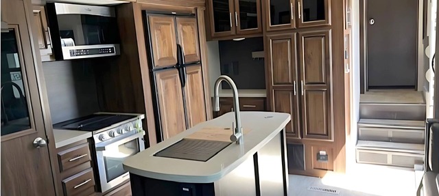 RV 5 Rustic Charm w/Queen Bed with Forest Background in Kenora
