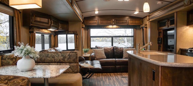RV 7 Corner Unit W/Full Privacy and Panoramic Views in Kenora