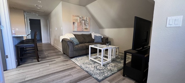 S Broadway 2 bed getaway w Parking - 98 walk score in Denver