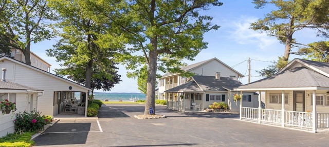 Sandpiper Cottage 3 S in Traverse City