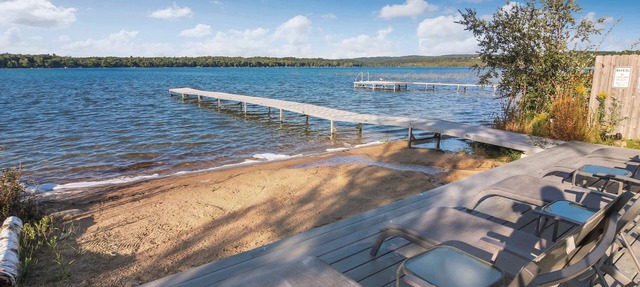 Sandy Beach near Sleeping Bear, Groups + Hot Tub in Maple City