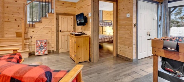 Sandy beach with spa and fire pit in Amherst