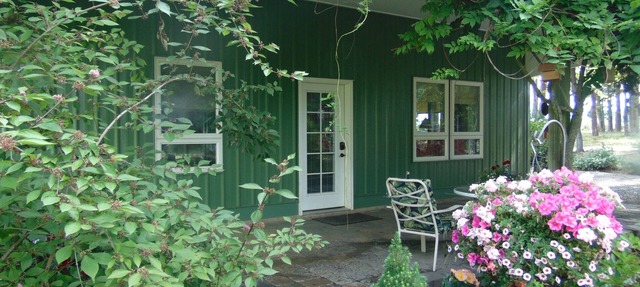 Scenic Willamette Valley Location; Peaceful country retreat in Canby