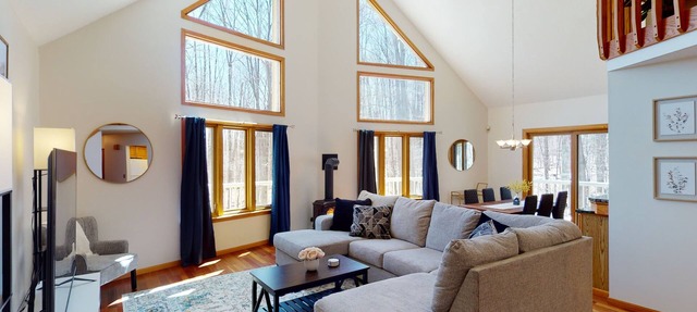 Secluded 3 Br Luxury Chalet! in Gaylord