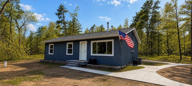 Secluded Cozy Cabin. Minutes from Forest Dunes-Ausable River-Explore! in Grayling