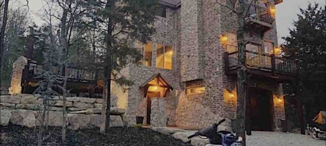 Secluded family lake home by Big Cedar and Table Rock Lake. Must Experience in Ridgedale
