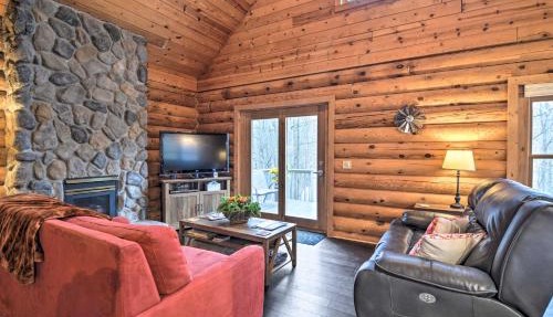 Secluded Gaylord Cabin w/Deck, Fire Pit & Grill! in Gaylord
