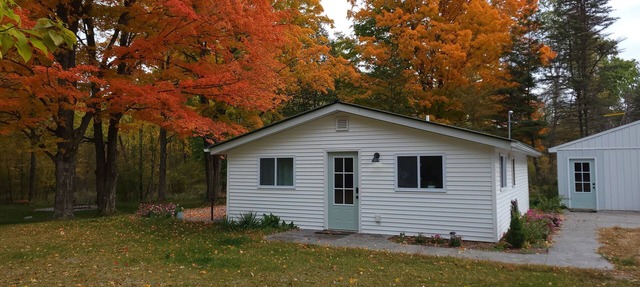 Secluded Riverfront Cottage on the Chippewa with all the Modern Amenities in Barryton