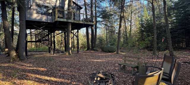 Secluded Treehouse w/River & Trail Access in Deerbrook