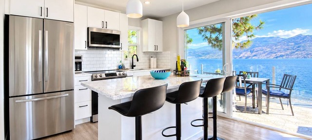 Seclusion Bay Resort 9. Luxury Lakeside Paradise, beachfront on Okanagan Lake. in West Kelowna