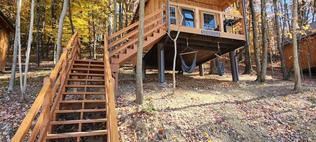 Sequoia/Lakeview 4-6 Person Midsize Cabin in Franklin Township