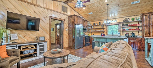 Setting Sun’ Eagletown Gem: Real-Log Cabin! in Eagletown