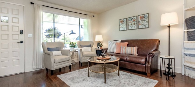 Short Walk to Downtown, AC, Coffee Bar, Patio in Enumclaw
