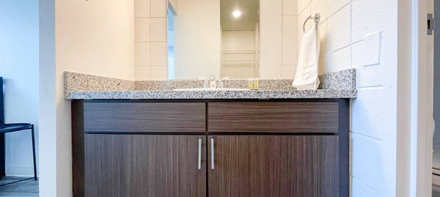 Sleepover: Marvelous 1BD/1BA + Gym - Cincinnati in Cincinnati