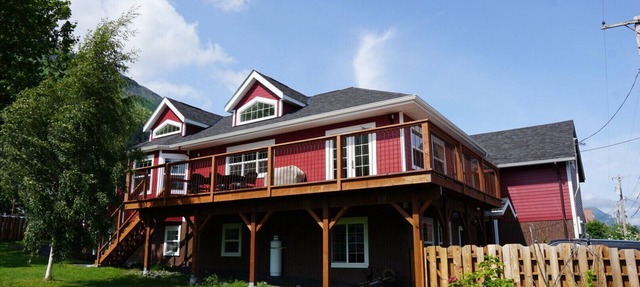 Sockeye house 420 3rd ave Large house located in downtown Accommodates up to 12 in Seward