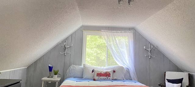 Soft Open for Cherry Fest! Cabi in the Woods adj. Pickerel Lake-near Torch Lake in Kalkaska