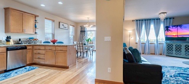 SOLAR VILLA: Relocation perfect. Relax here! in Bothell