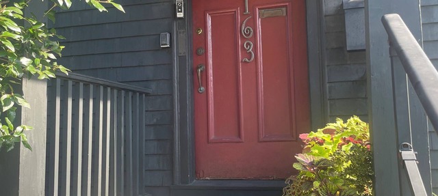 Spacious 2 bedroom home in Harvard Square with permitted free on street parking in Cambridge