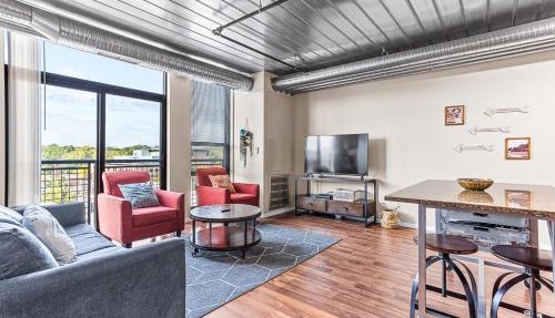Spacious 2 King Bed Downtown Central to it All in Ann Arbor
