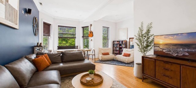 Spacious 3BR Near Hyde Park | Garage + Pets in Chicago