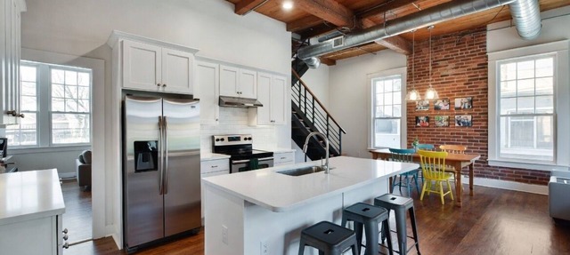 Spacious 5-bedroom building with AC in tranquil Cincinnati in Cincinnati