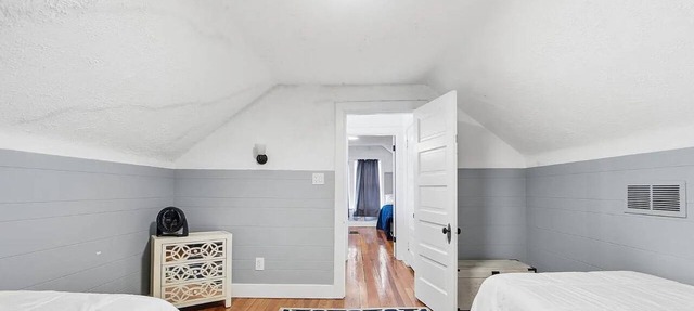 Spacious 5BR Duplex, Minutes to Downtown Cincy in Cincinnati