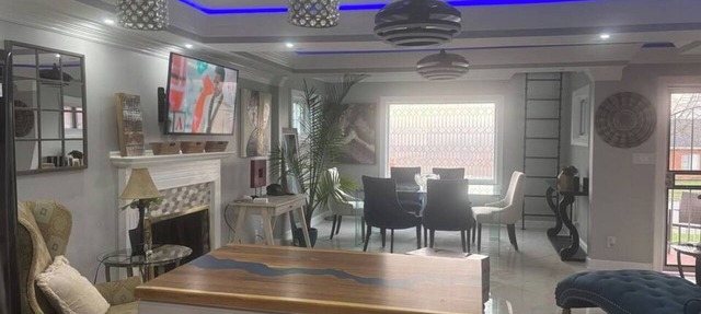 Spacious 5BR Sleeps 12 | King Beds + WiFi in Youngstown