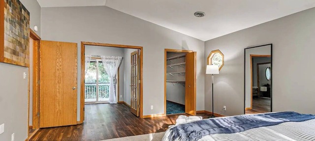 Spacious 6-bed 3-bath retreat next to park—ideal for family & group getaways in Ames