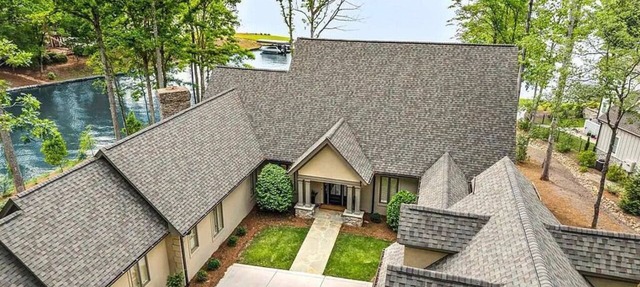 Spacious 6-bedroom estate on beautiful Lake Oconee in Eatonton, GA in Eatonton