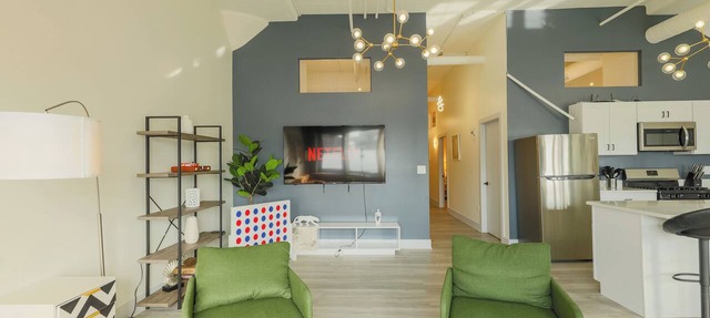 Spacious 6BR South Loop Luxury Suite Near McCormick Place & Soldier Field for 12 in Chicago