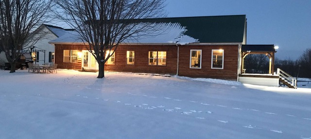 Spacious 7000 square foot 12-bedroom 10-Bath lodge in Picturesque Macon Missouri in Macon