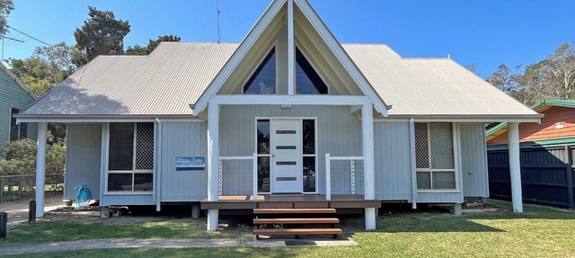 Spacious Flinders Home With Beautiful Bush Outlook in Amity Point