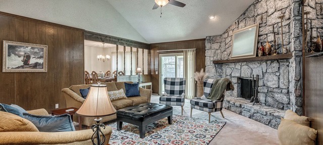 Spacious Four Bedroom House in South Tulsa w/Backyard - Close to everything! in Tulsa