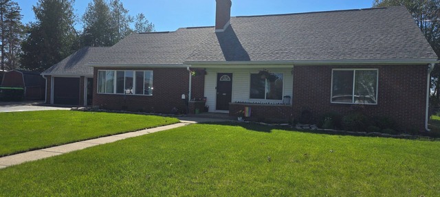 Spacious home in a convenient location to downtown and boat launch! in Cheboygan